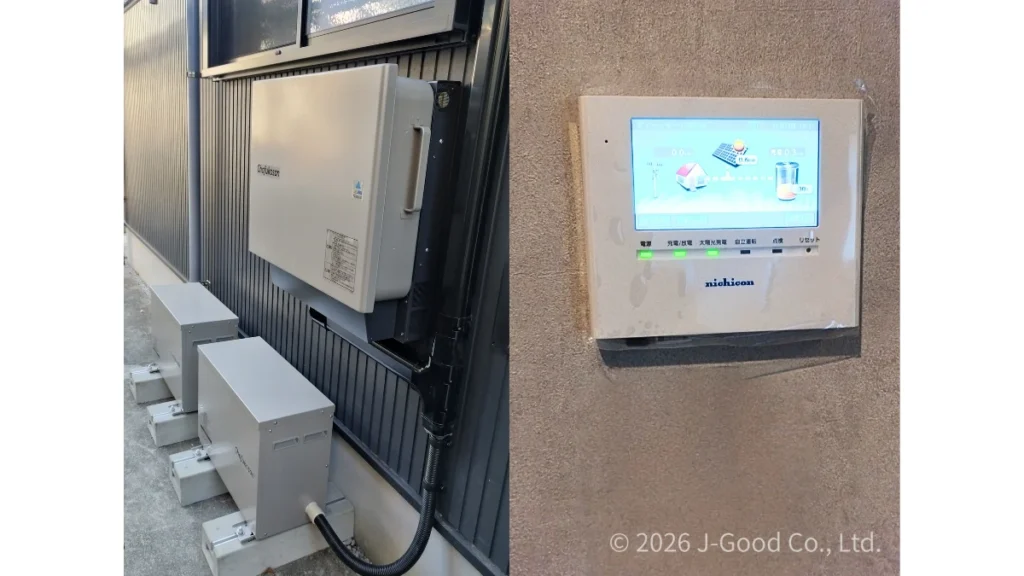 東京都の住宅に設置された、長府工産製の蓄電池LiB Tower Plus(14.9kWh)の本体、パワーコンディショナ、リモコンモニターの施工完了写真(著作権:株式会社ジェイグッド)