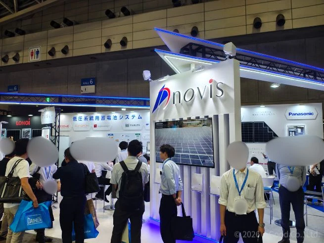 SMART ENERGY WEEK 秋 2026（幕張メッセ）の株式会社novis（ノヴィス）ブースとロゴディスプレイ